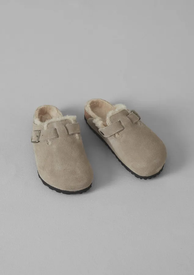 birkenstock_boston_suede_shearling_clogs_1.webp Slippers | Nightwear-TOAST Birkenstock Boston Suede Shearling Clogs Taupe