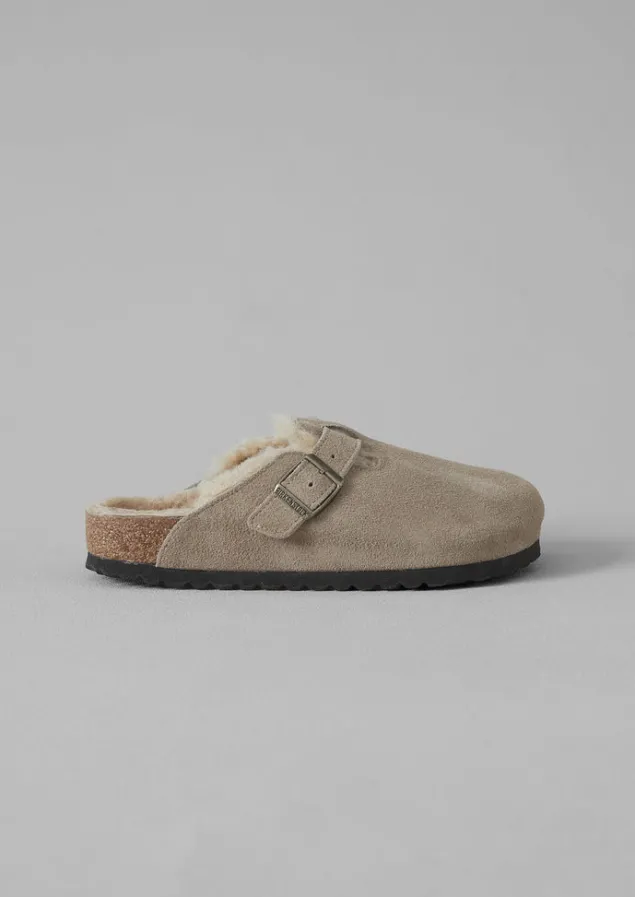 birkenstock_boston_suede_shearling_clogs_3.webp Slippers | Nightwear-TOAST Birkenstock Boston Suede Shearling Clogs Taupe