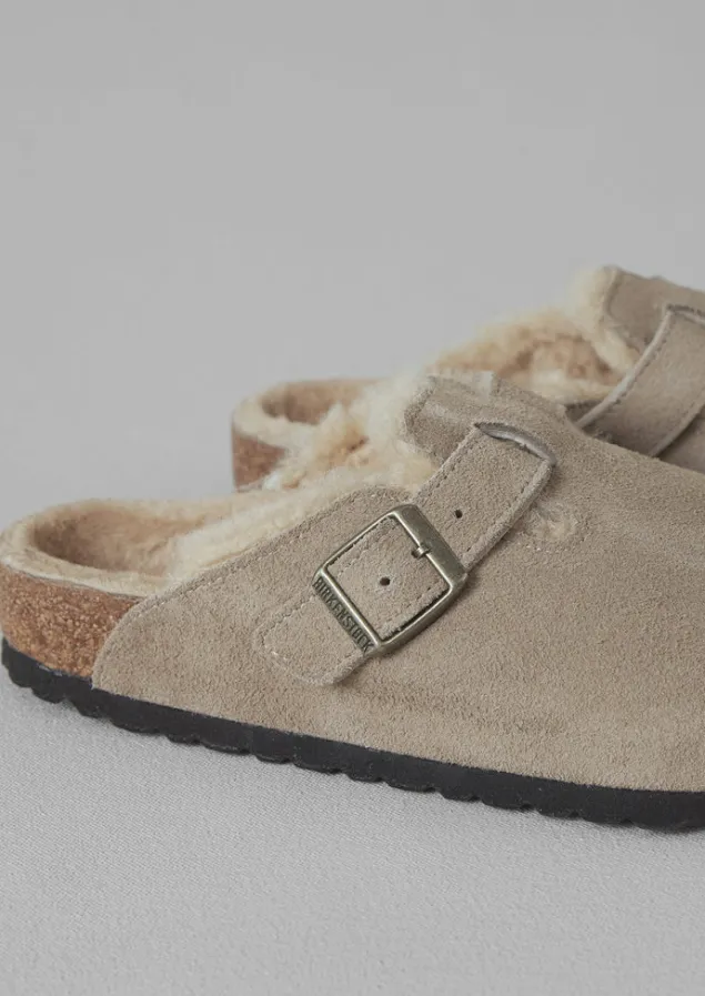 birkenstock_boston_suede_shearling_clogs_6.webp Slippers | Nightwear-TOAST Birkenstock Boston Suede Shearling Clogs Taupe