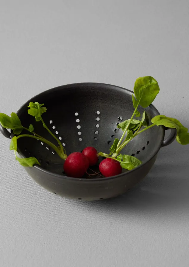 carla_murdoch_berry_colander_3.webp Ceramics | Kitchen-TOAST Carla Murdoch Berry Colander Charcoal