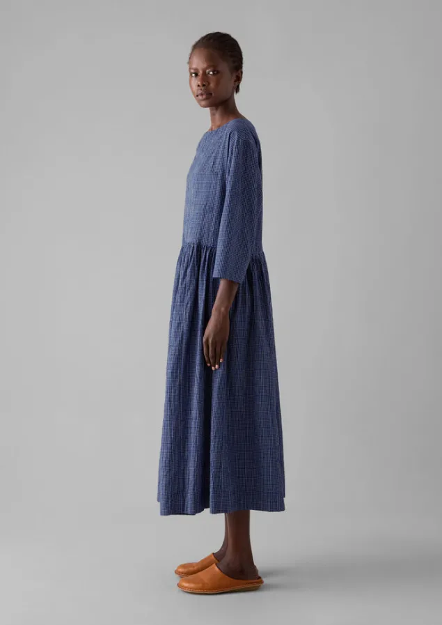 check_crinkle_cotton_boat_neck_dress_2.webp Loungewear | Dresses-TOAST Check Crinkle Cotton Boat Neck Dress Cobalt