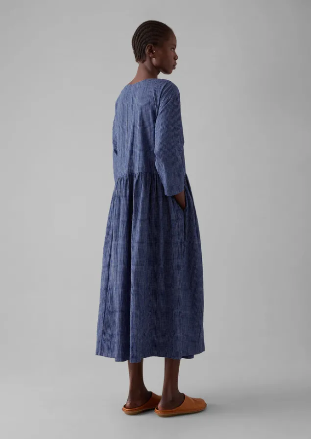 check_crinkle_cotton_boat_neck_dress_9.webp Loungewear | Dresses-TOAST Check Crinkle Cotton Boat Neck Dress Cobalt