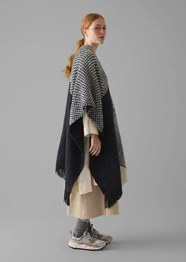 check_merino_blend_wrap_10.webp Hats, Scarves & Gloves | Knitwear-TOAST Check Merino Blend Wrap Slate/Ecru