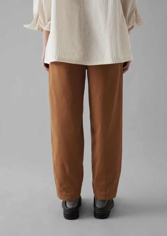 darted_cotton_twill_trousers_3.webp Workwear | Trousers-TOAST Darted Cotton Twill Trousers Russet