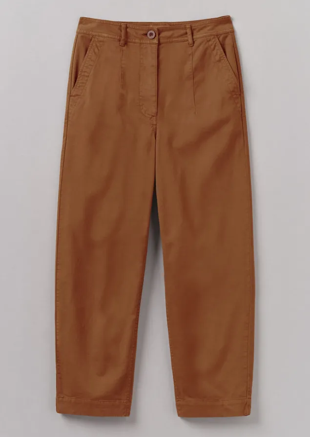 darted_cotton_twill_trousers_5.webp Workwear | Trousers-TOAST Darted Cotton Twill Trousers Russet