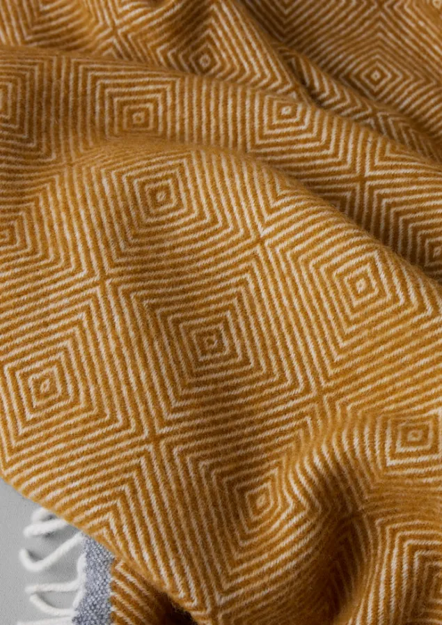 diamond_wool_blanket_4.webp Textiles | Blankets & Throws-TOAST Diamond Wool Blanket Caramel/Charcoal