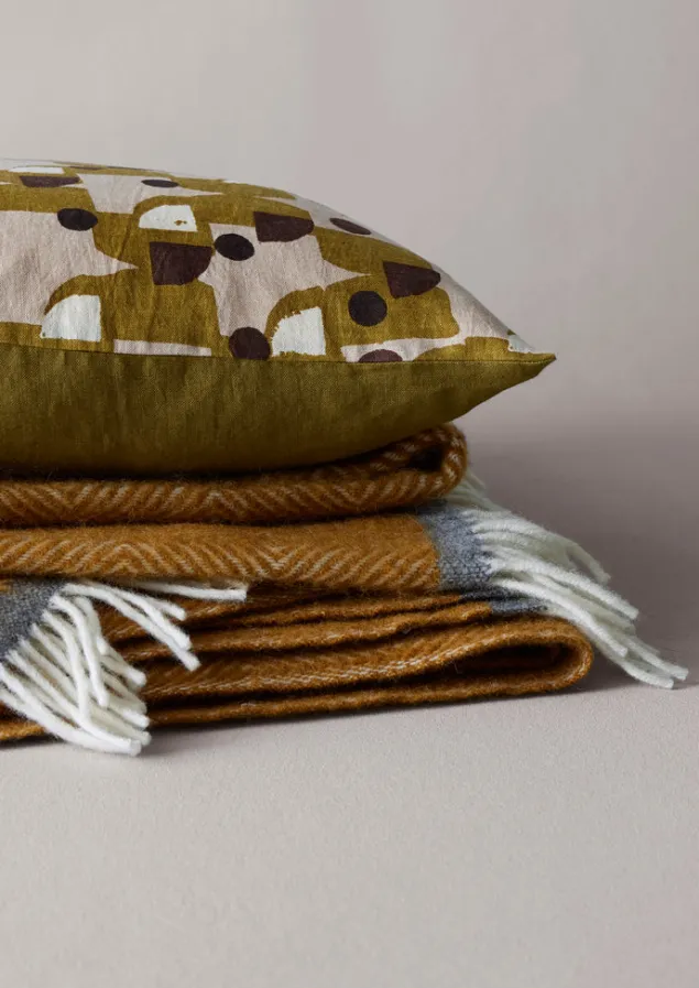 diamond_wool_blanket_5.webp Textiles | Blankets & Throws-TOAST Diamond Wool Blanket Caramel/Charcoal