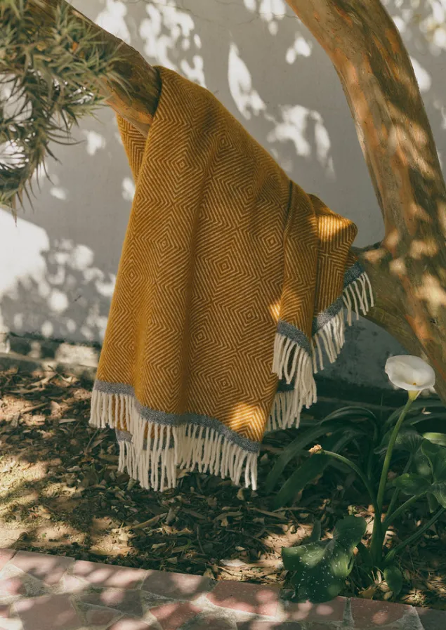 diamond_wool_blanket_8.webp Textiles | Blankets & Throws-TOAST Diamond Wool Blanket Caramel/Charcoal