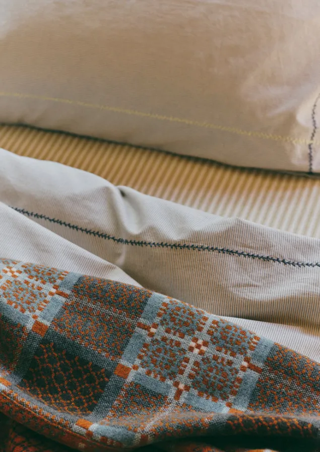 fine_stripe_organic_cotton_duvet_cover_9-1.webp Textiles | Bed Linen-TOAST Fine Stripe Organic Cotton Duvet Cover Ecru/SmokeBlue