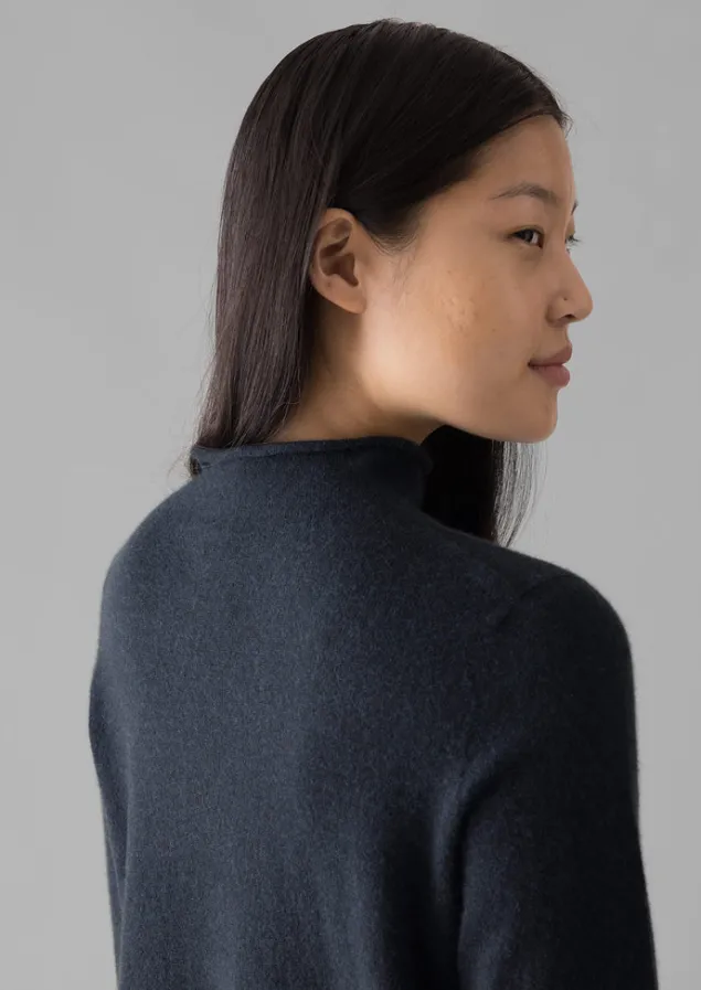 fine_wool_cashmere_half_sleeve_sweater_4-2.webp Cashmere | Knitwear-TOAST Fine Wool Cashmere Half Sleeve Sweater DarkestNavy