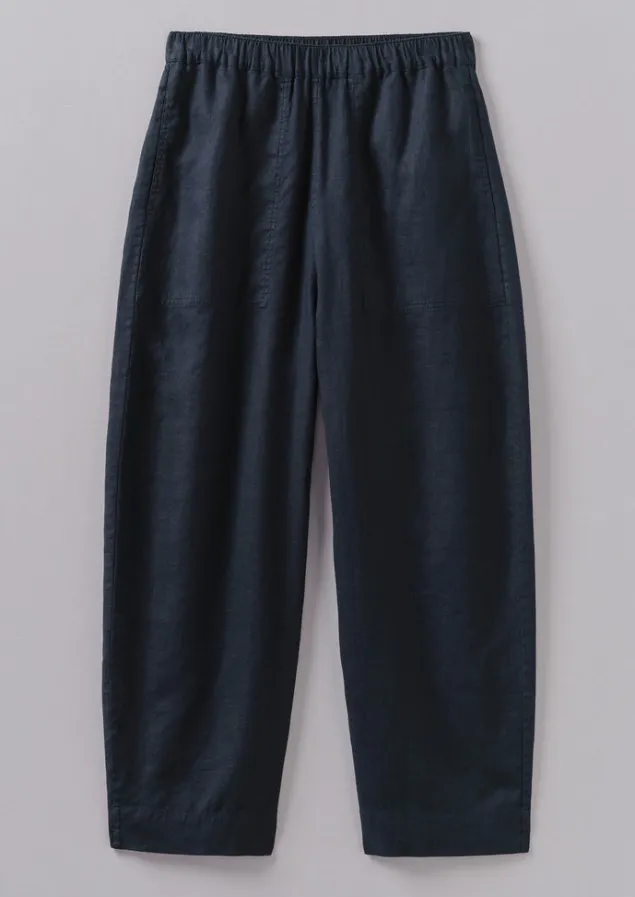garment_dyed_linen_barrel_leg_trousers_6-2.webp Linen | Loungewear-TOAST Garment Dyed Linen Barrel Leg Trousers Midnight