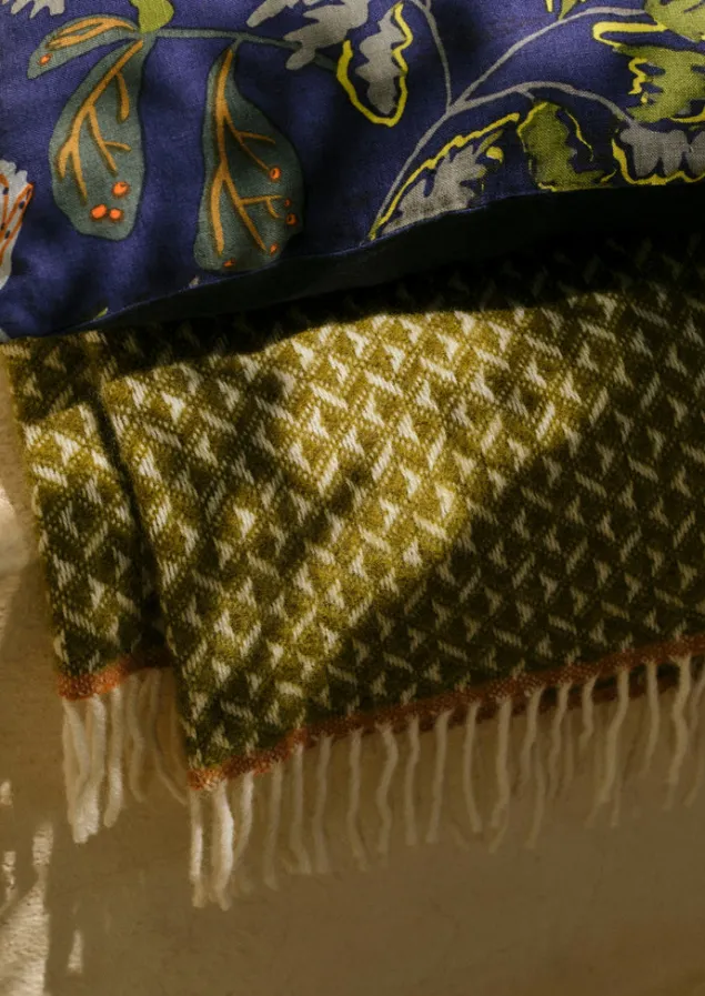geo_diamond_wool_blanket_2.webp Textiles | Blankets & Throws-TOAST Geo Diamond Wool Blanket Olive/SoftCoral