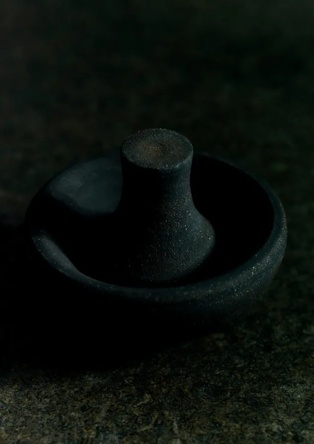grace_mccarthy_pestle_and_mortar_5.webp Ceramics | Kitchen-TOAST Grace McCarthy Pestle and Mortar VulcanBlack