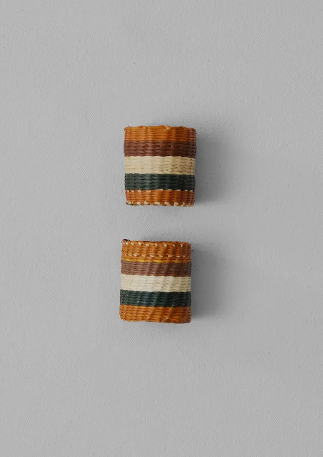 hand_woven_iraca_napkin_rings_3-2.webp Textiles | Kitchen-TOAST Hand Woven Iraca Napkin Rings Sand/Multi
