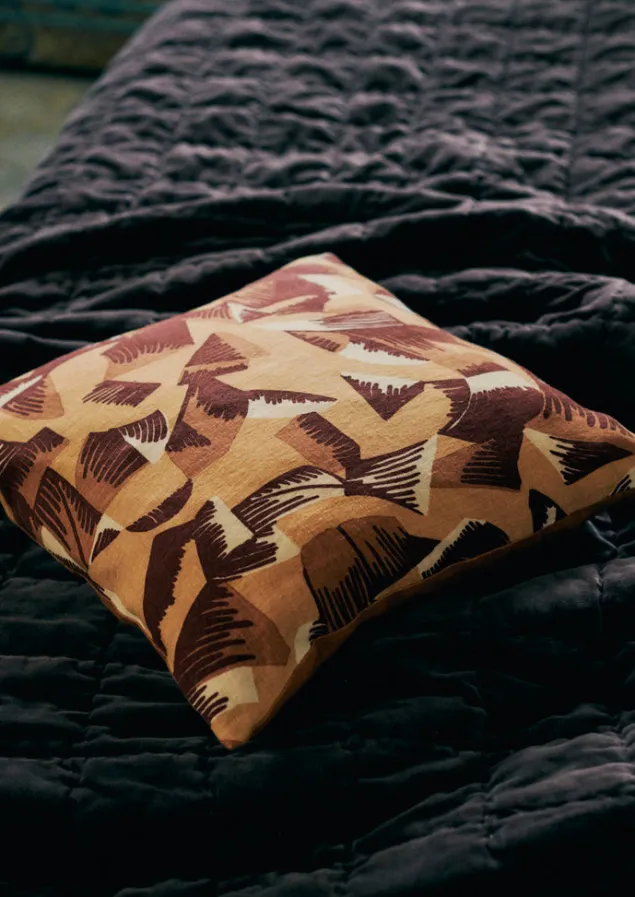 kinetic_geo_linen_cushion_cover_1-1.webp Textiles | Cushions & Covers-TOAST Kinetic Geo Linen Cushion Cover Sand/Berry