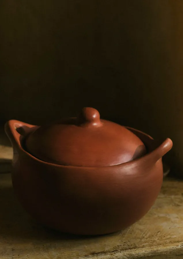 la_chamba_clay_casserole_dish_1.webp Kitchen-TOAST La Chamba Clay Casserole Dish Terracotta