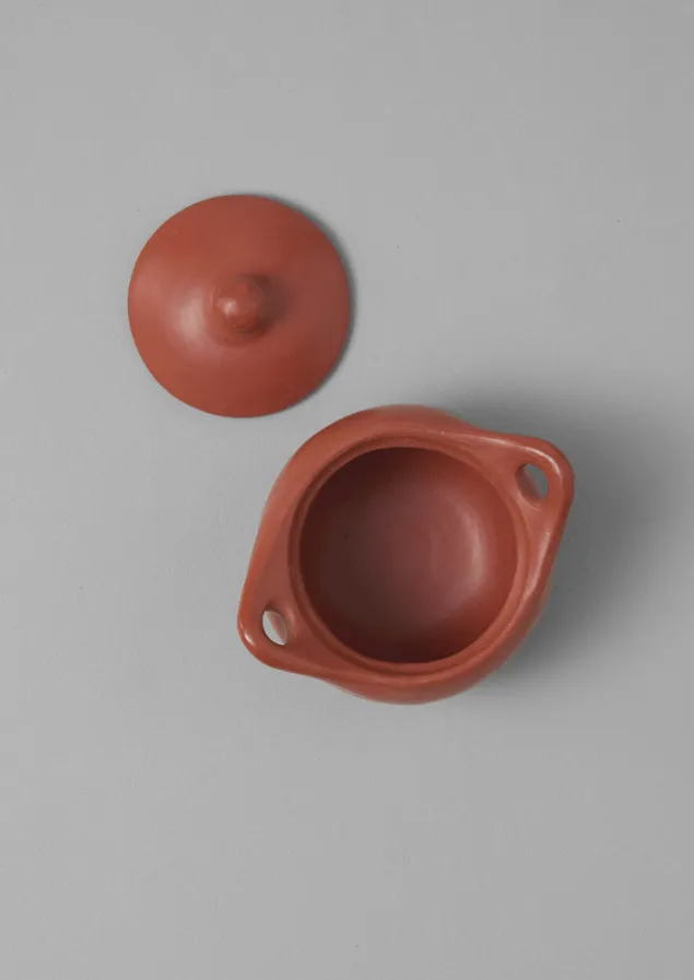 la_chamba_clay_casserole_dish_3.webp Kitchen-TOAST La Chamba Clay Casserole Dish Terracotta