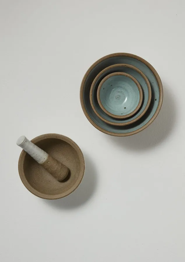 leach_pottery_pestle_and_mortar_3.webp Ceramics | Kitchen-TOAST Leach Pottery Pestle and Mortar Chalk