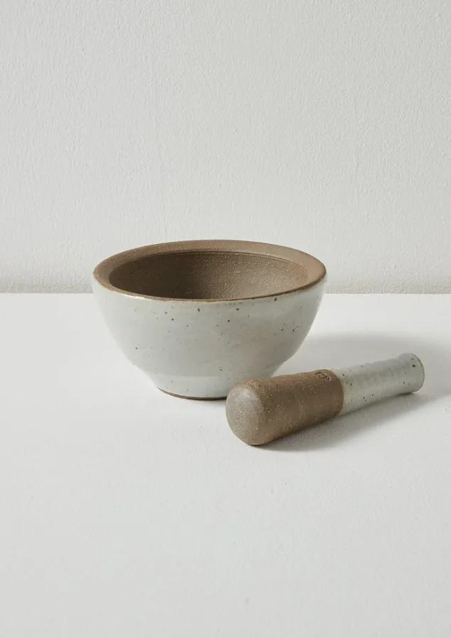 leach_pottery_pestle_and_mortar_7.webp Ceramics | Kitchen-TOAST Leach Pottery Pestle and Mortar Chalk