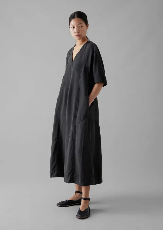 lyocell_linen_herringbone_panel_dress_1.webp Linen | Dresses-TOAST Lyocell Linen Herringbone Panel Dress Basalt