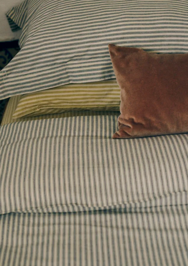 organic_cotton_ticking_stripe_duvet_cover_7-1.webp Textiles | Bed Linen-TOAST Organic Cotton Ticking Stripe Duvet Cover Ecru/Graphite