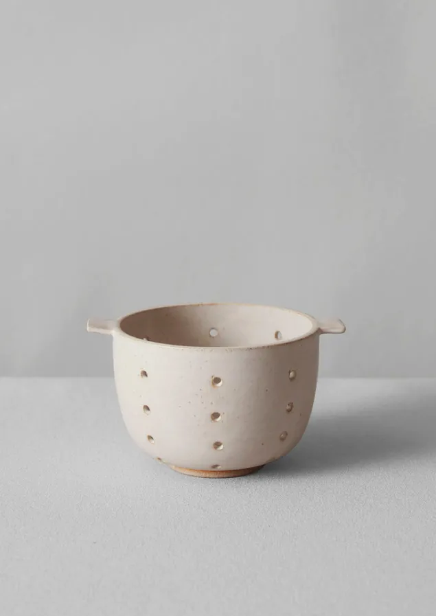 rebecca_williams_berry_colander_6.webp Ceramics | Kitchen-TOAST Rebecca Williams Berry Colander MatteWhite