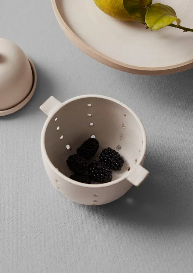 rebecca_williams_berry_colander_7.webp Ceramics | Kitchen-TOAST Rebecca Williams Berry Colander MatteWhite