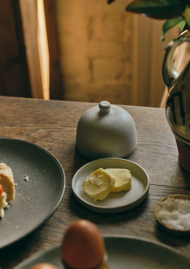 rebecca_williams_butter_dish_11.webp Ceramics | Kitchen-TOAST Rebecca Williams Butter Dish MatteWhite