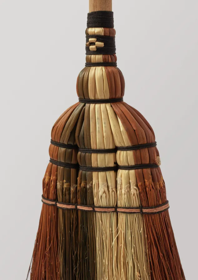 sorghum_stripe_broom_10.webp Outdoor | Kitchen-TOAST Sorghum Stripe Broom Toffee