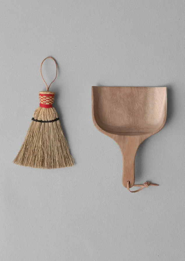 sorghum_table_dustpan_and_brush_2.webp Kitchen-TOAST Sorghum Table Dustpan and Brush Natural