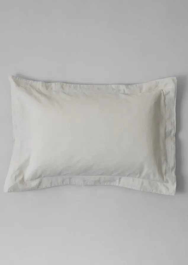 washed_linen_cotton_oxford_pillowcase_set_3.webp Textiles | Bed Linen-TOAST Washed Linen Cotton Oxford Pillowcase Set WashedSage