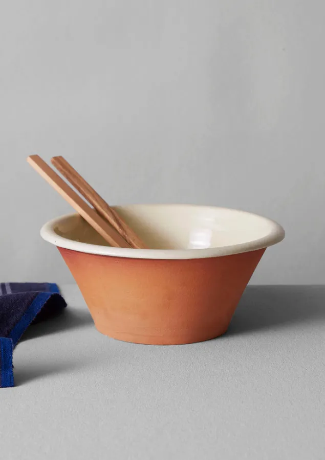 willow_pottery_salad_bowl_2.webp Ceramics | Tableware-TOAST Willow Pottery Salad Bowl Terracotta/Ecru