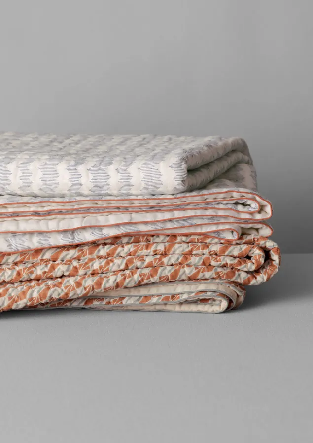 zig_zag_block_print_cotton_quilt_2.webp Textiles | Blankets & Throws-TOAST Zig Zag Block Print Cotton Quilt OffWhite/Midnight