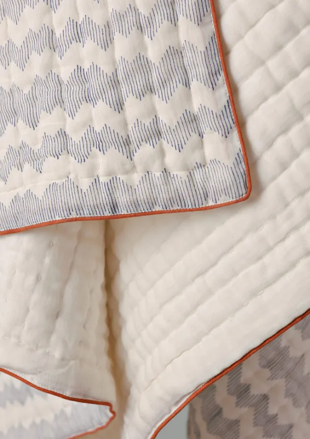 zig_zag_block_print_cotton_quilt_5.webp Textiles | Blankets & Throws-TOAST Zig Zag Block Print Cotton Quilt OffWhite/Midnight